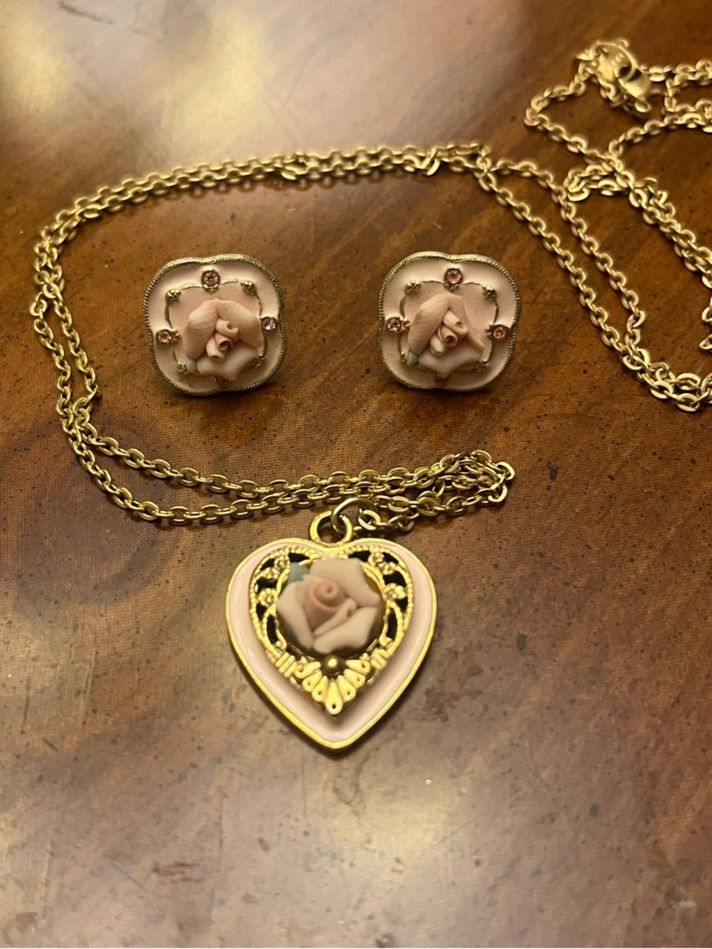 1928 Vintage Golden Heart Necklace with Earring Set